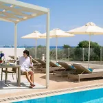 Exquisite Bulat 4 Bedrooms Beachfront فيلة *