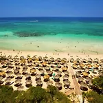 فيلة Exquisite Bulat 4 Bedrooms Beachfront