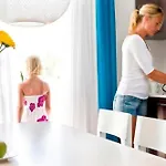 Exquisite Bulat 4 Bedrooms Beachfront فيلة