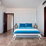 فيلة Exquisite Bulat 4 Bedrooms Beachfront *