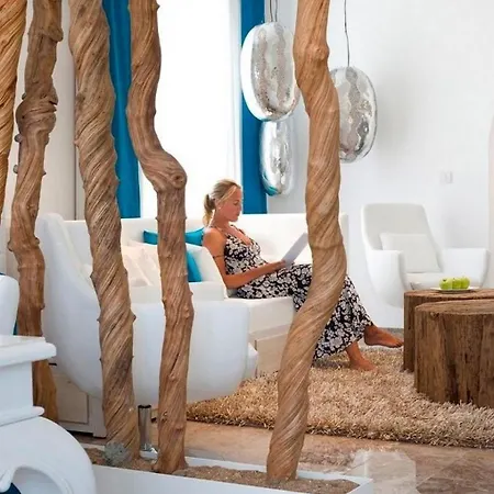 Exquisite Bulat 4 Bedrooms Beachfront Vila *