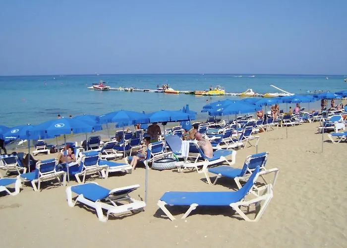 Exquisite Bulat 4 Bedrooms Beachfront Vilă